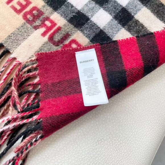 Burberry women's scarf - Picture 5 of 5